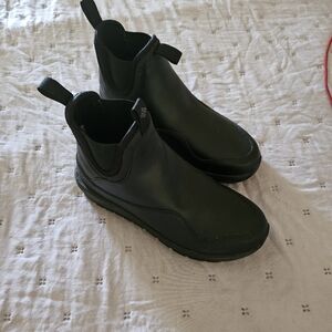 Columbia women's Moritza Chelsea Sneaker almost new